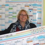 Bärbel Simon mit interkulturellem Kalender